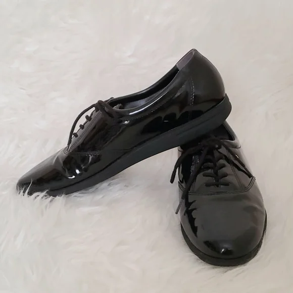 EASY SPIRIT Motion Anti-Gravity Black Patent Tie Oxfords - Picture 4 of 7